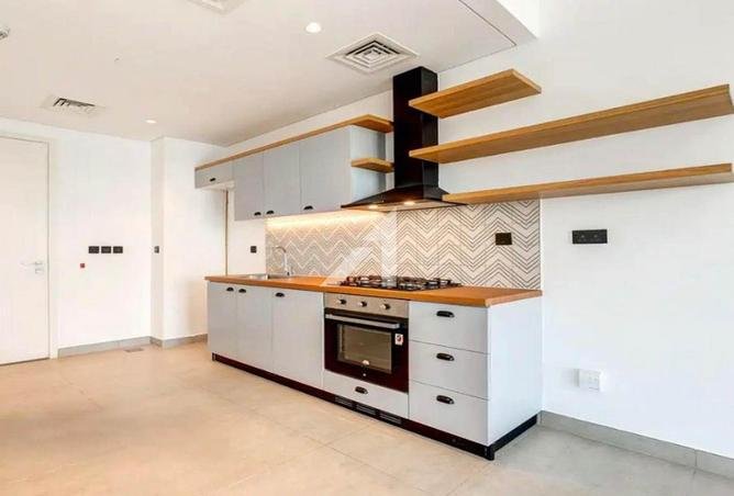 Bright | Ready To Move | Great amenities | photo 3