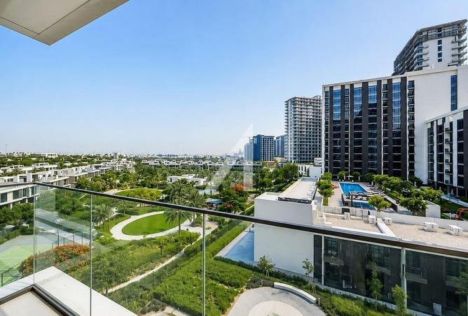 Brand New | Golf Course View | Premium photo 3