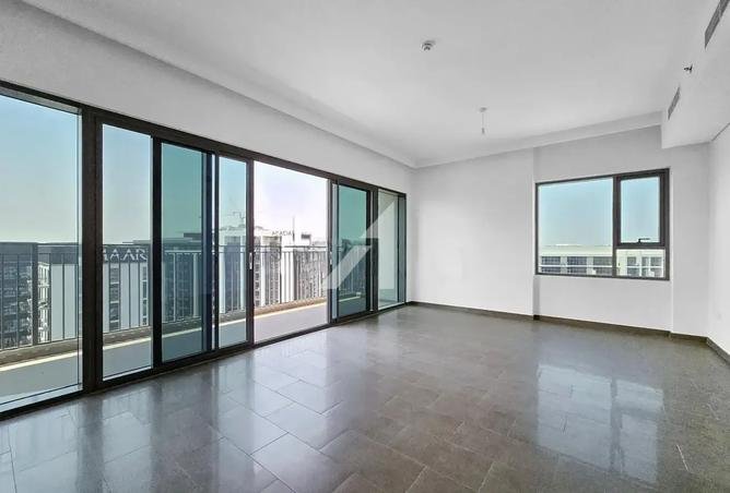 Spacious | Corner Unit | Flexible Cheques