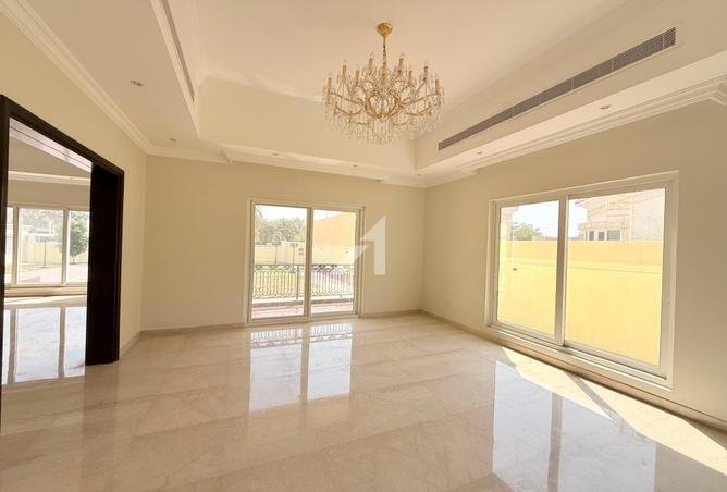 Exclusive | Prime Location | Well Maintained photo 2