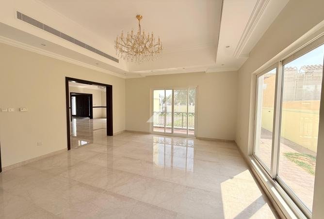 Exclusive | Prime Location | Well Maintained photo 3