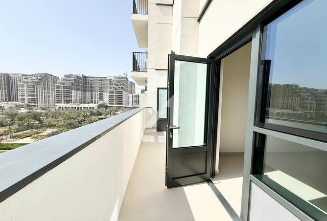Spacious | Low Floor | Ready to Move In photo 2