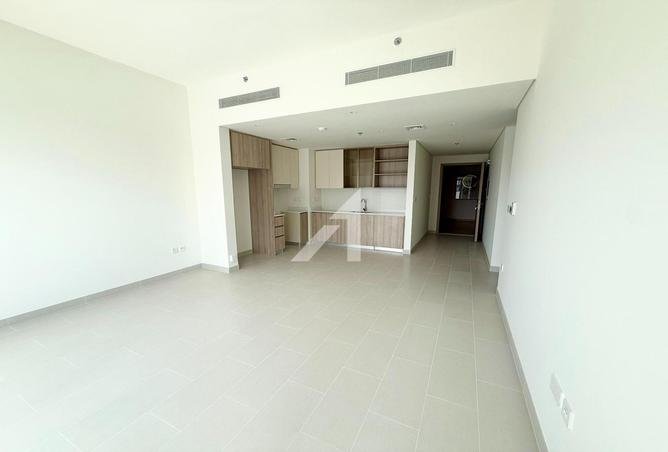 Spacious | Low Floor | Ready to Move In photo 3