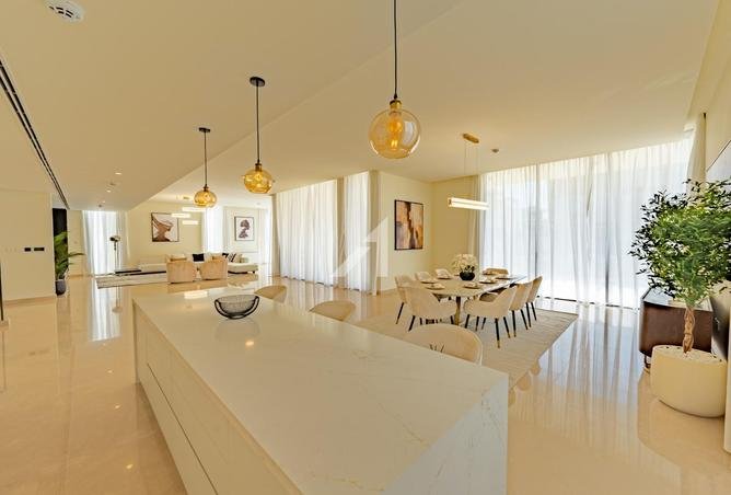 Luxury 5BR Villa | Fully Upgraded | Vacant
