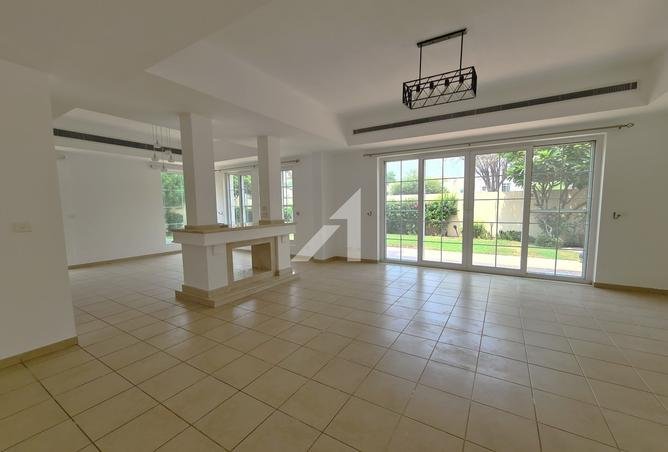 Exclusive Type 10 | Single Row | Vacant Now photo 3