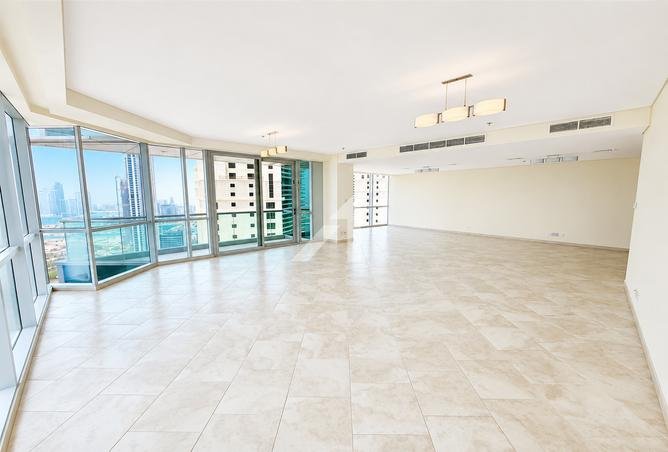 Full Sea Views I Beachfront Living I Spacious Unit photo 2