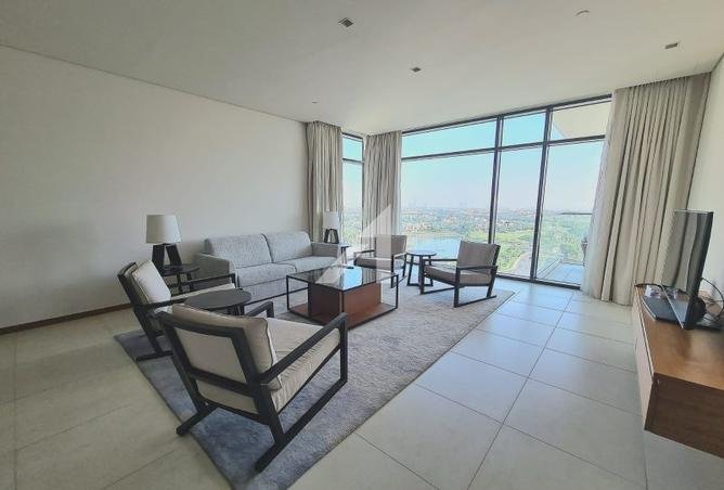Fully Furnished |Stunning Lake View |2 Car Parking