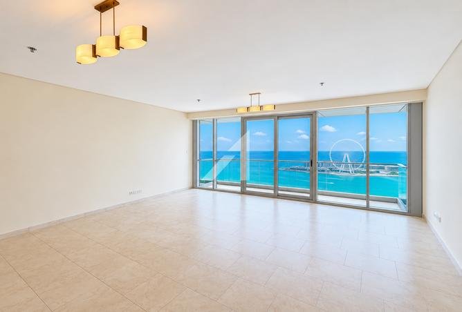 Full Sea Views I Beachfront Living I Spacious Unit photo 2
