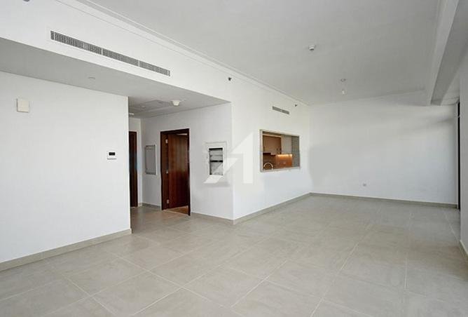 Chiller Free| Stunning Lake View| Large Terrace
