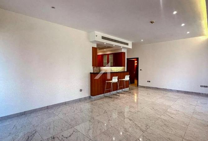 High Floor 2BR | Unfurnished | Semi-Upgraded photo 2