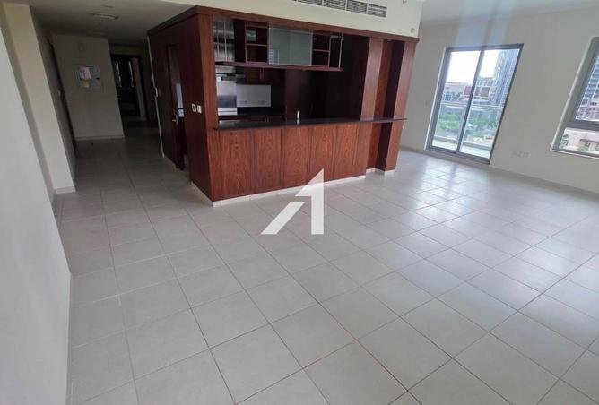 Vacant | Unfurnished | Fountain View photo 3