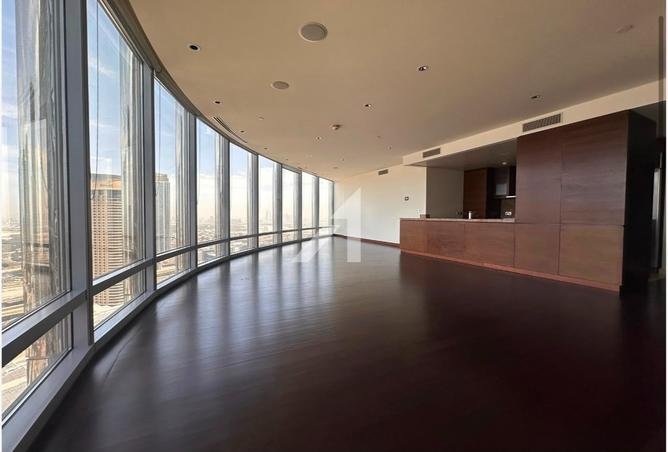 Vacant | Unfurnished | DIFC & Sea View photo 3