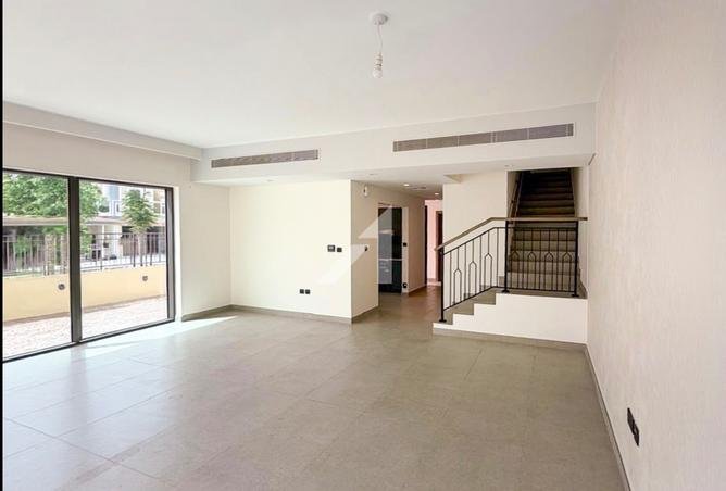 Single Row | 5 BR Corner Unit | Larger Plot