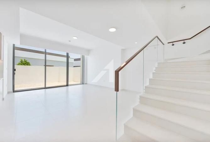 4BR+Maid's Room | Prime Location |Vacant Townhouse photo 2