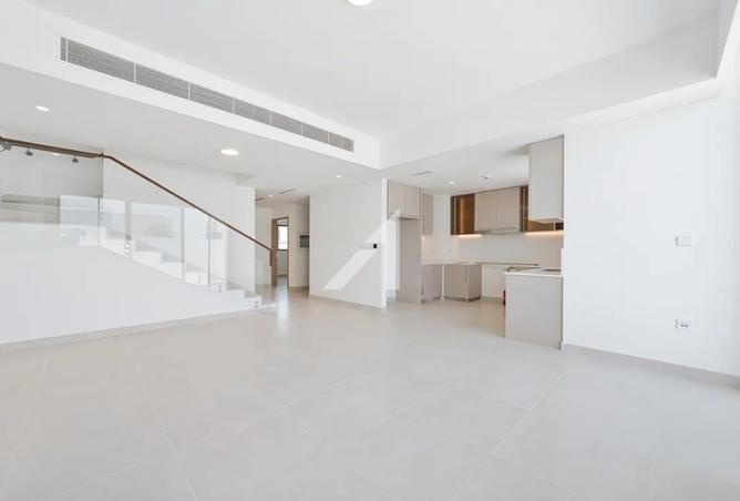 4BR+Maid's Room | Prime Location |Vacant Townhouse photo 3