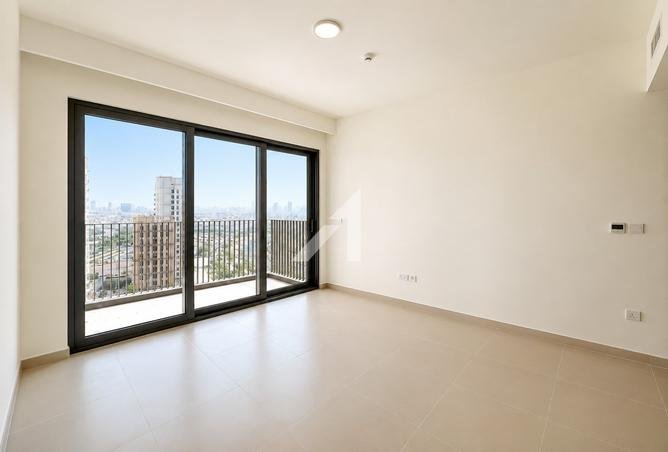 Pool View | Vacant | Walking Distance to Mall photo 2