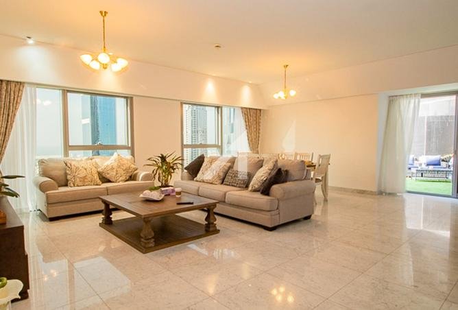 Spacious Apartment with Balcony | Sunset View photo 2