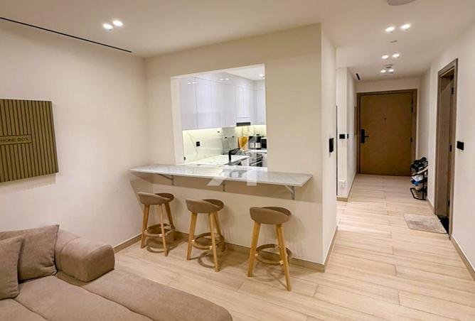 Vacant | High Floor | Fully Furnished photo 2