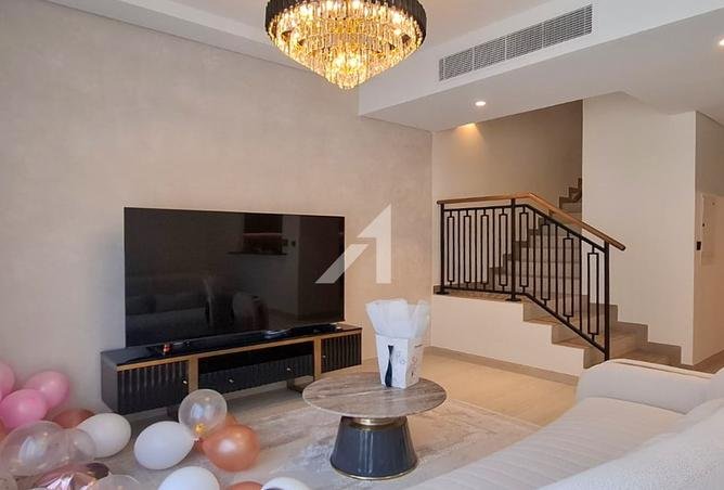Modern Furnished | Landscaped | Close to Exit
