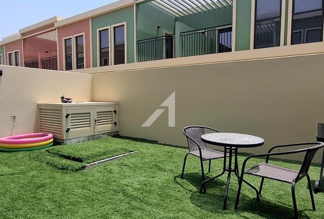 Modern Furnished | Landscaped | Close to Exit photo 3