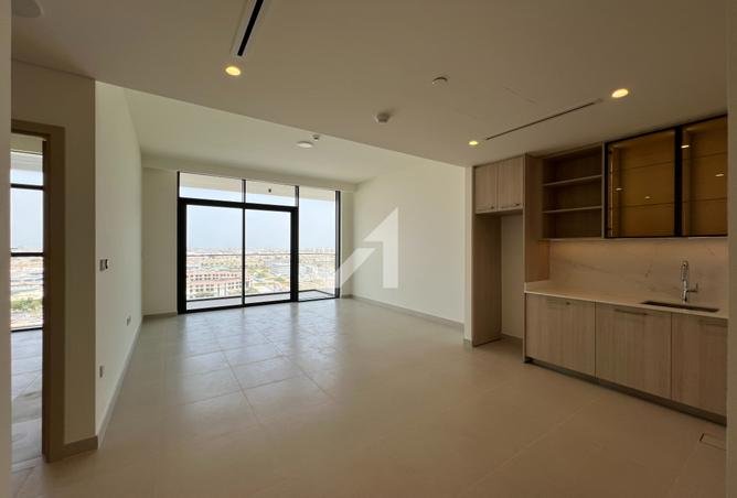 Brand New | Mid Floor | Ready to Move In