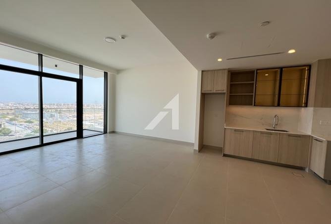 Brand New | Mid Floor | Ready to Move In photo 2