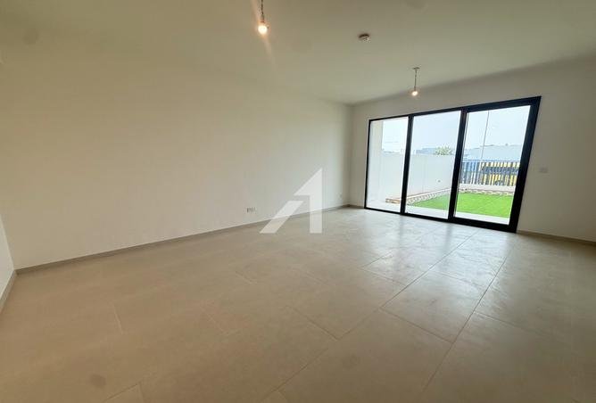 Spacious | Single Row | Brand New photo 2