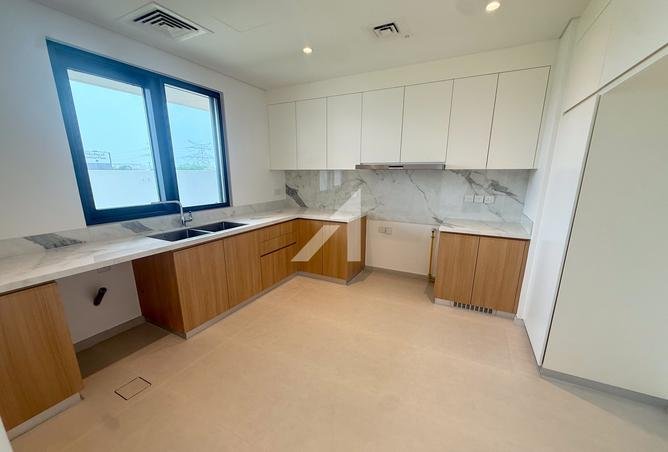 Spacious | Single Row | Brand New photo 3