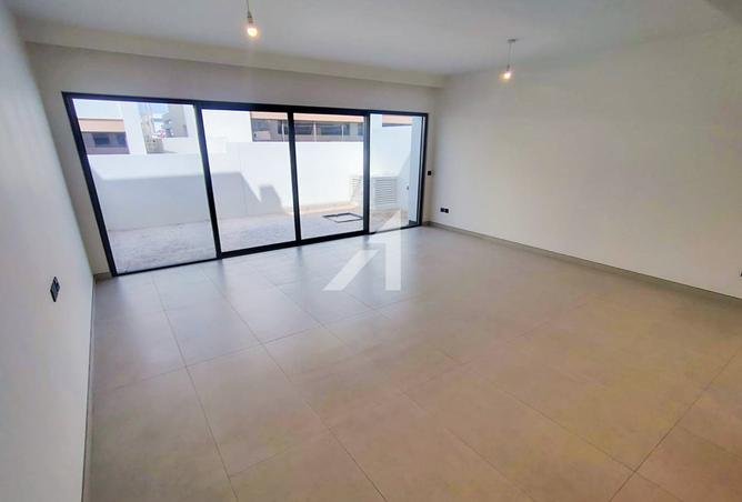 Ready in 2 Weeks | End Corner | Spacious photo 3
