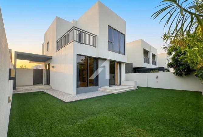 Spacious 4BR plus Maids Room | Corner Villa