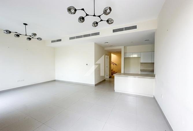 Spacious 4BR plus Maids Room | Corner Villa photo 2