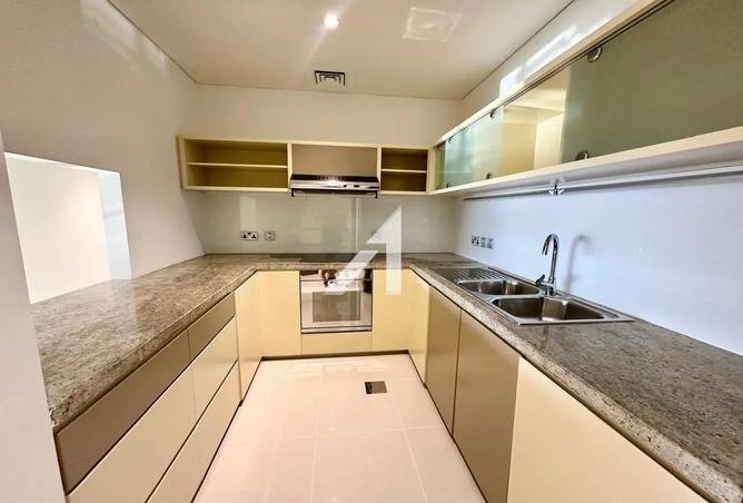 Fully Furnished | Prime Location | Close to Metro photo 3