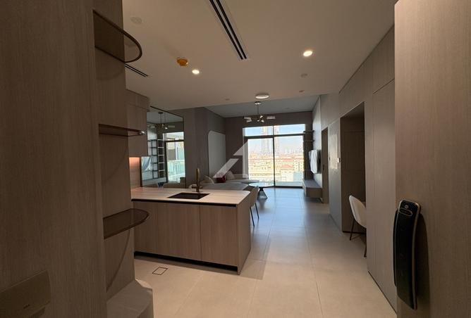 Brand New | Vacant | Luxury Furnished photo 3